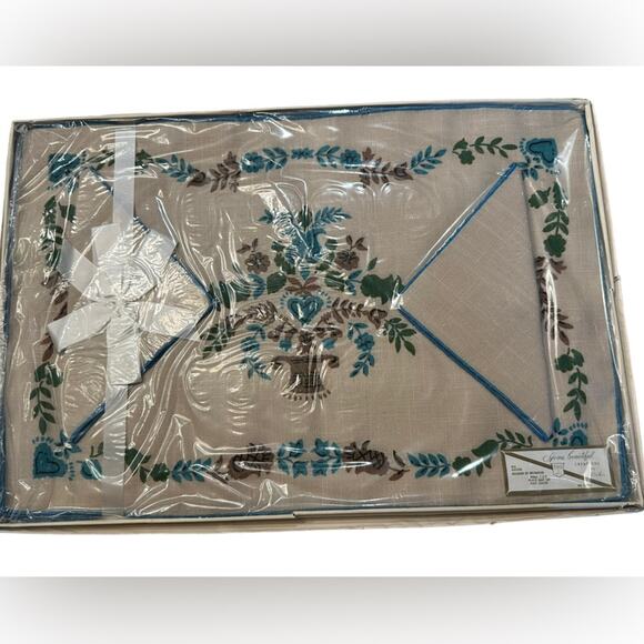 Vintage Table Linens from Home Beautiful by Vicki in Aqua. 4 Placemats & Napkins - Picture 1 of 7